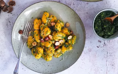 Gnocchi de carottes et pesto aux fanes