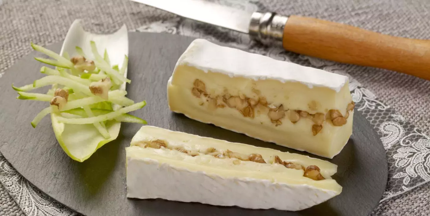 Gevulde Brie met walnoten, witlof en Granny Smith appel 