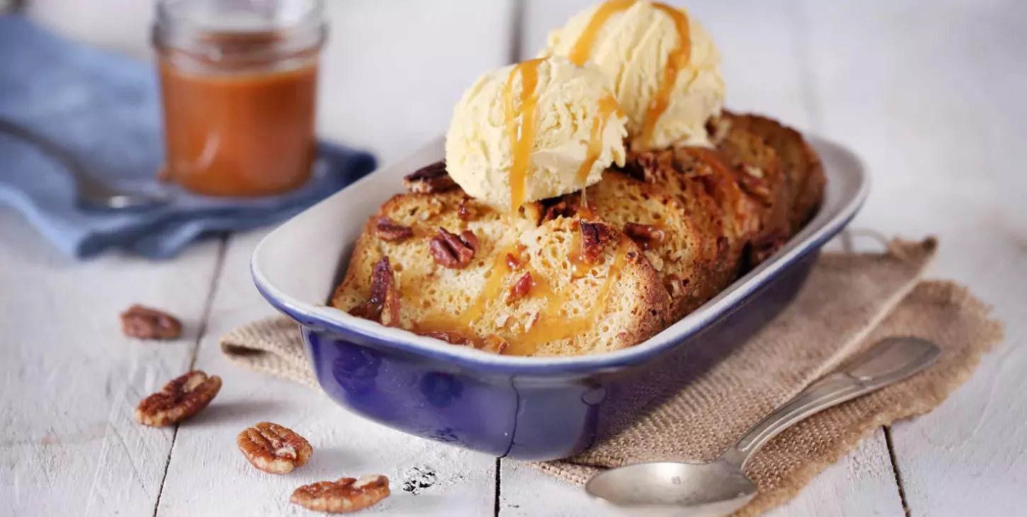 Brioche perdue au caramel et aux noix de pécan