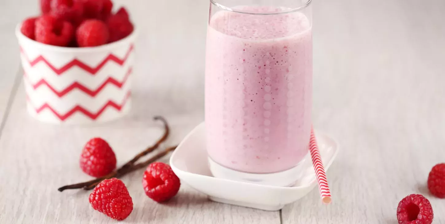 Recette MilkShake framboise vanille 1240x775 Paysan Breton