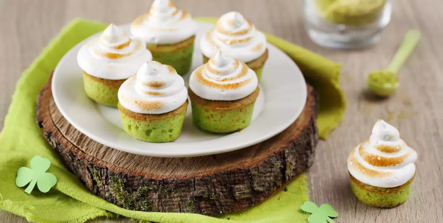 Petits moelleux au thé vert matcha et meringue