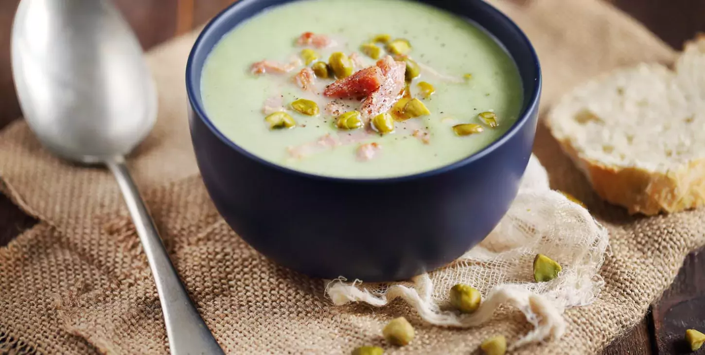 Potage de brocolis, ail et fines herbes