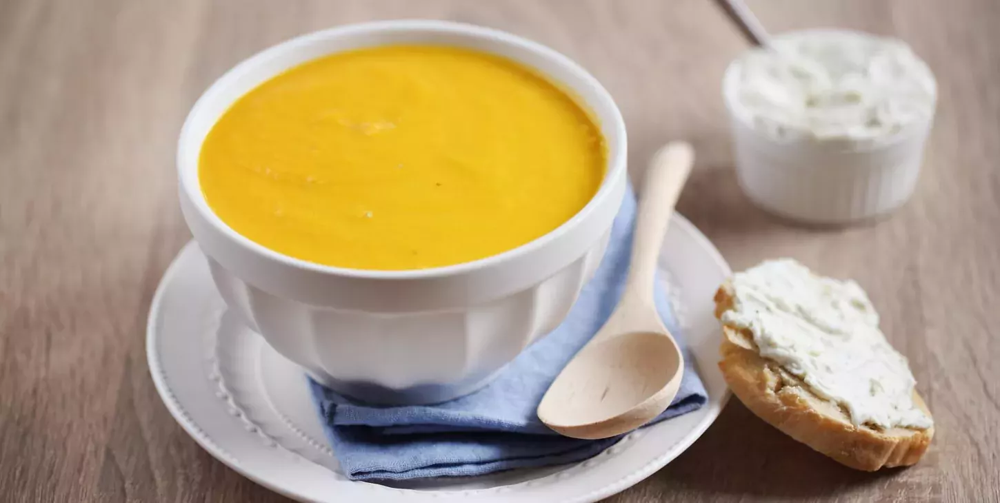 Soupe de légumes au fromage fouetté