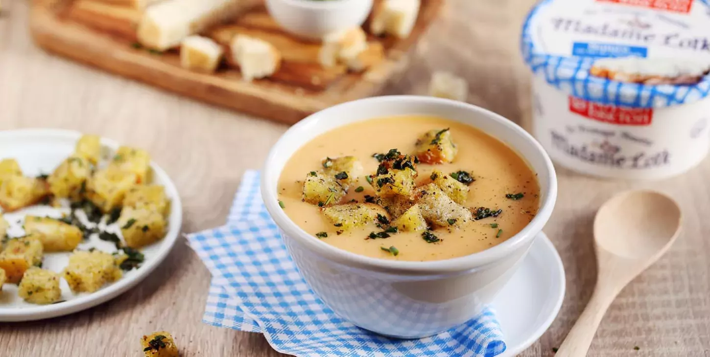 Velouté de pommes de terre et patate douce au fromage fouette