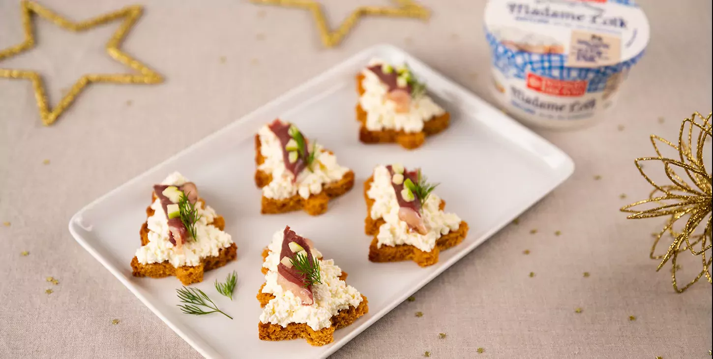 Toasts au Fromage Fouetté Nature, magret de canard et pomme Granny sur pain d’épices