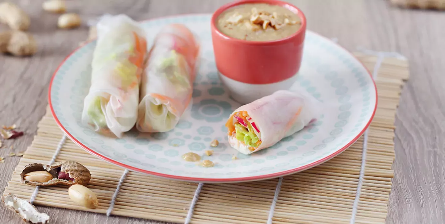 Spring rolls with peanut sauce