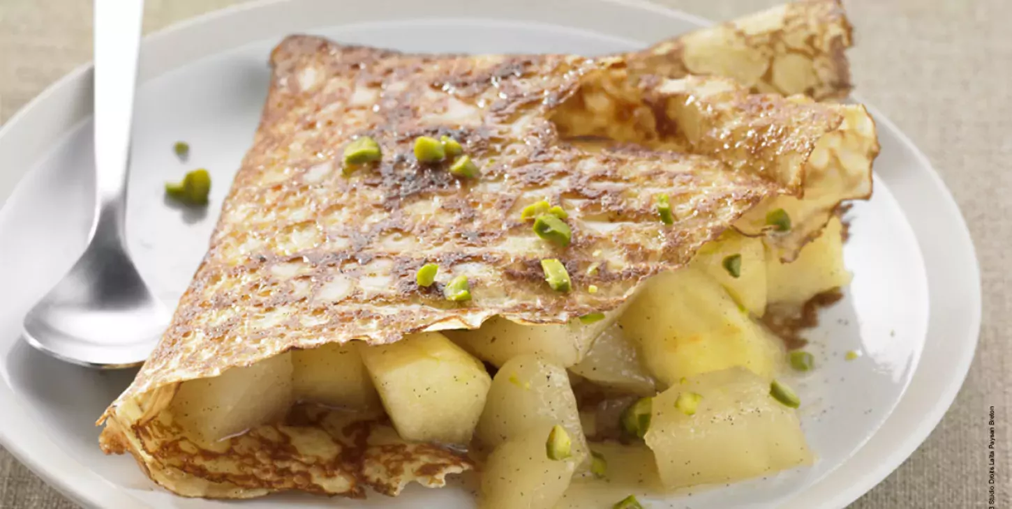 Crêpes et compotée de pommes, poires, gingembre 