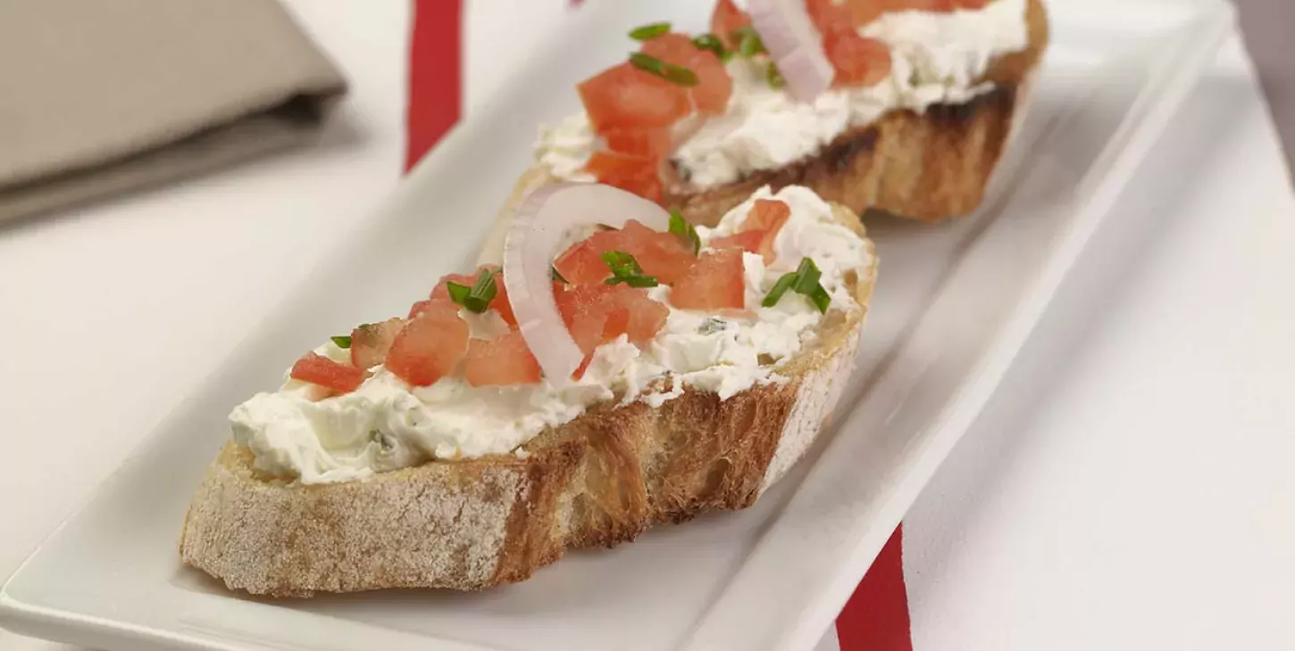 Bruschettas ail et fines herbes, tartare de tomates