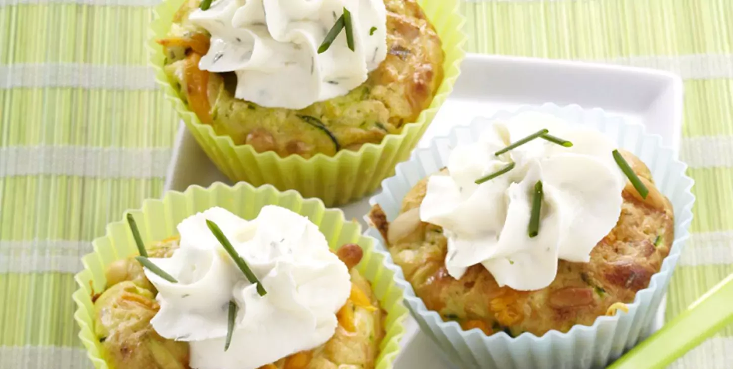 Cupcake met zucchini, Cheddar en pijnpitjes