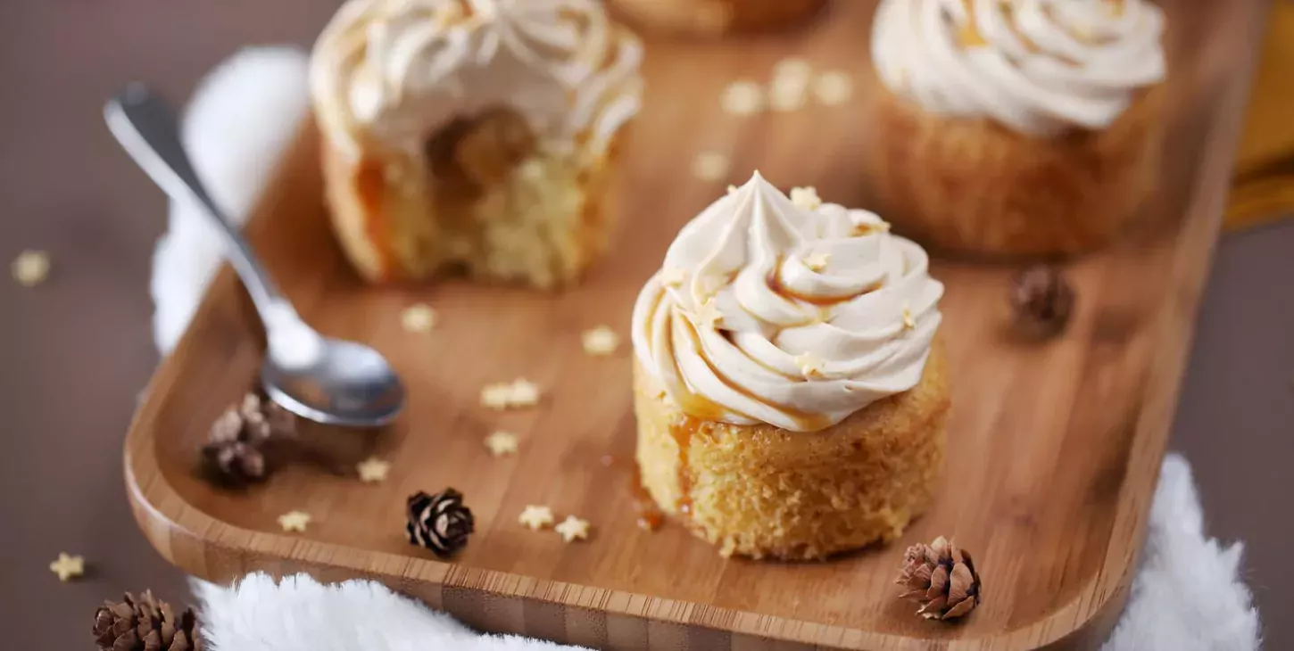 Muffins à la cannelle, cœur de poires et caramel