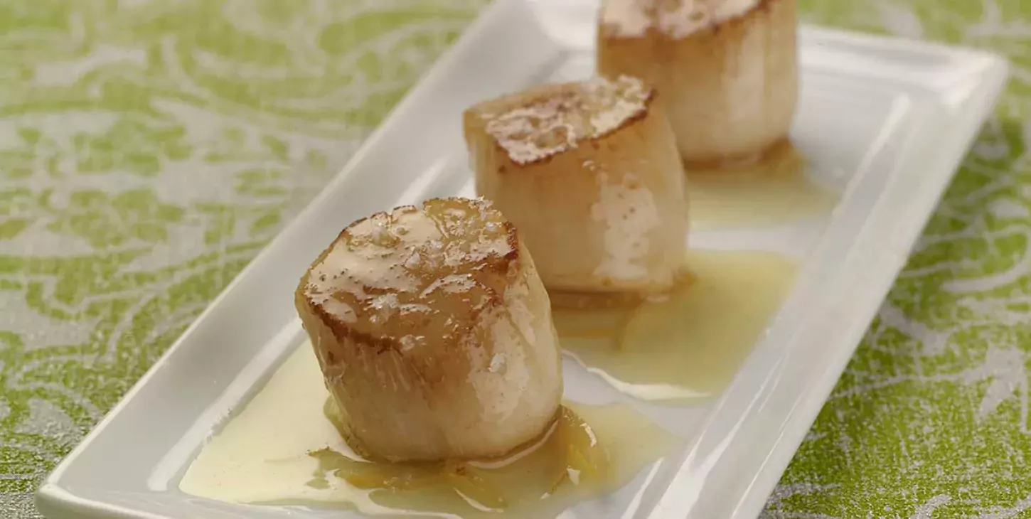 Saint-Jacques poêlées au Beurre et à la fleur de sel de Guérande
