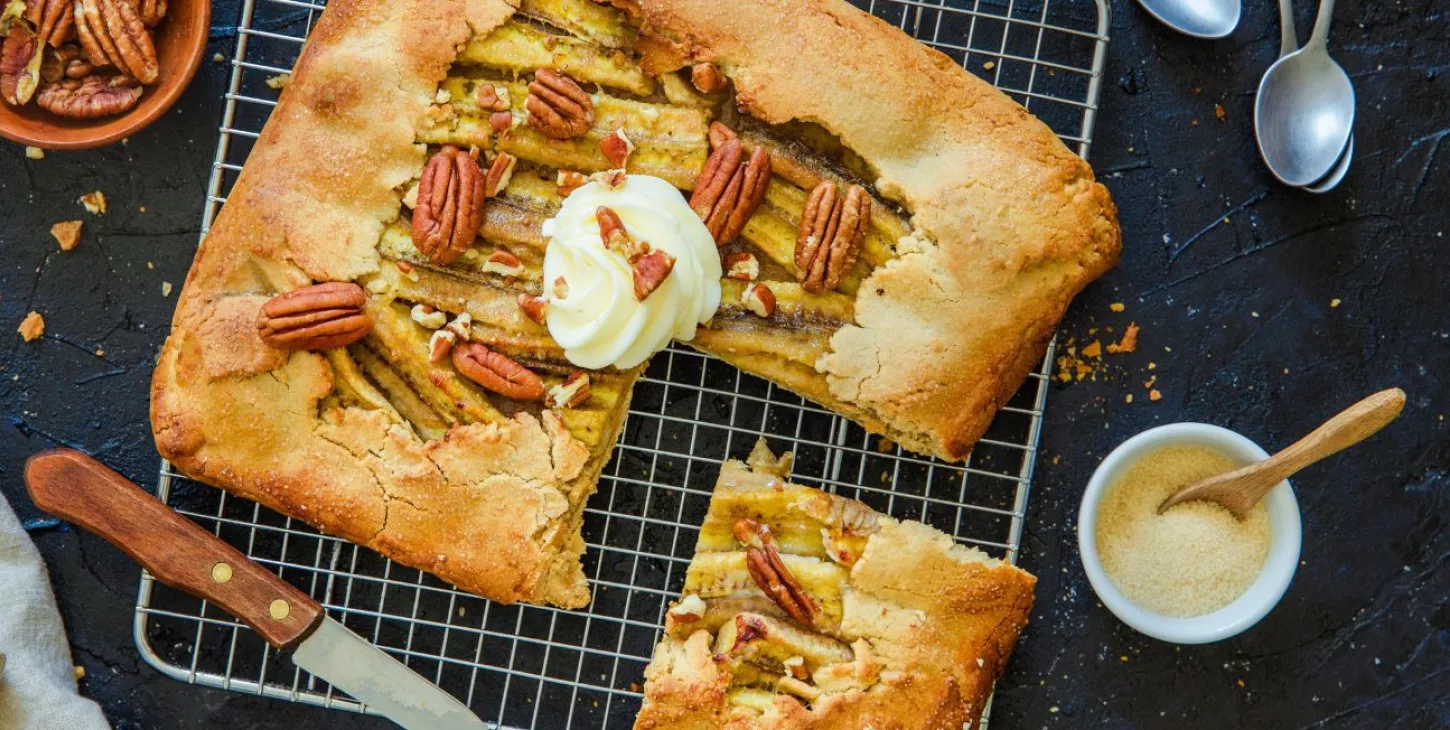 Tarte rustique aux bananes et noix de pécan