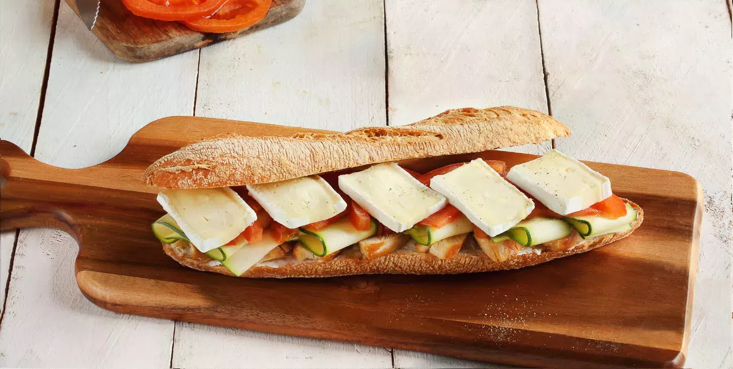 Sandwich au brie, courgette et poulet