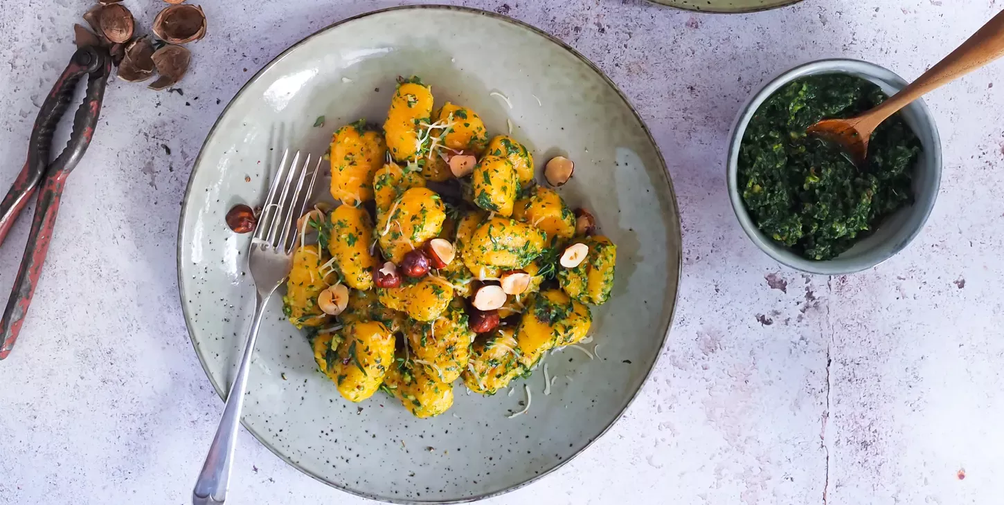 Gnocchi de carottes et pesto aux fanes